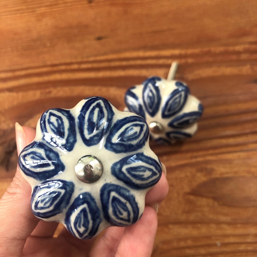 2 Beautiful Doorknobs ๐ - Picture 4 of 4